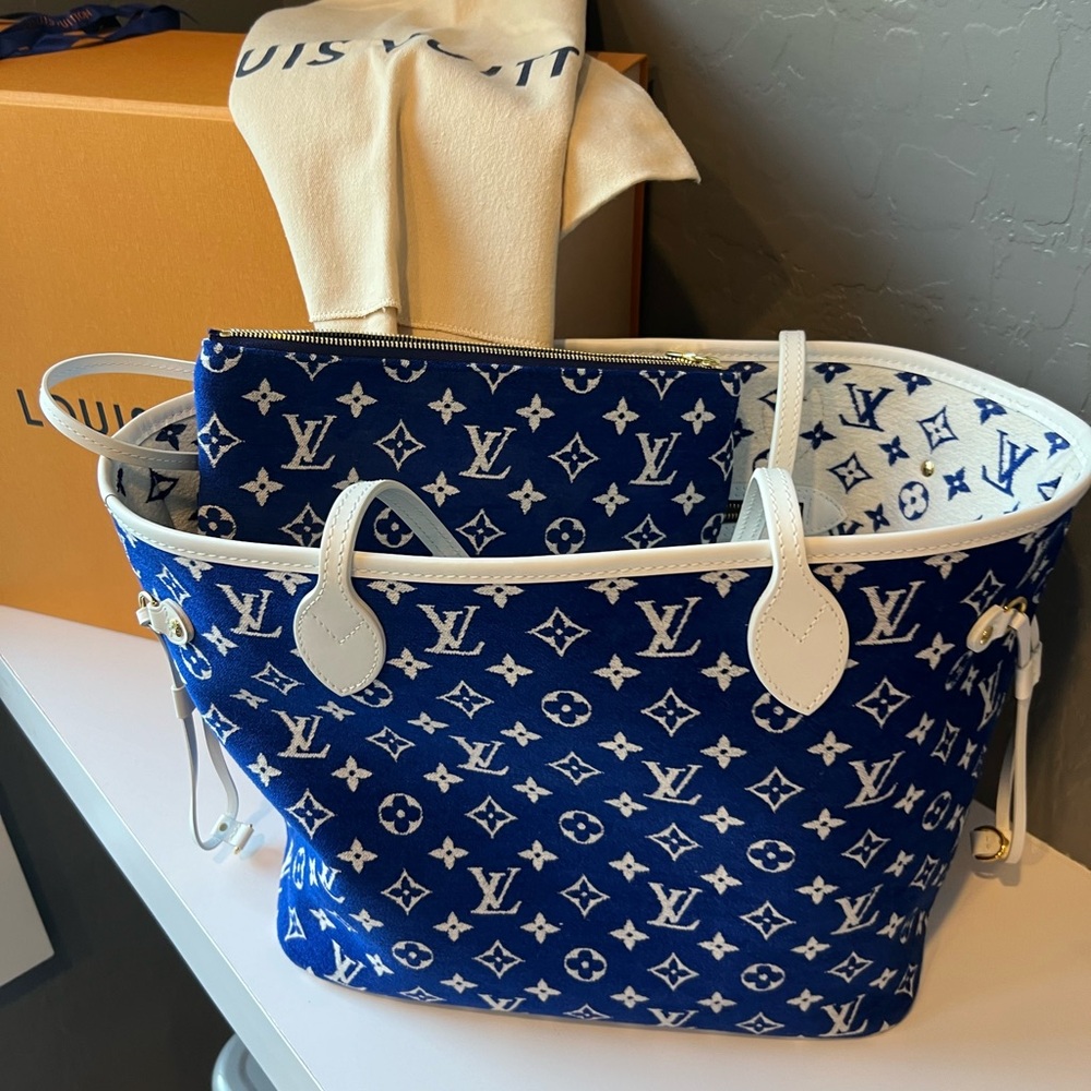 Relisted! Louis Vuitton Neverfull MM Tote Bleu